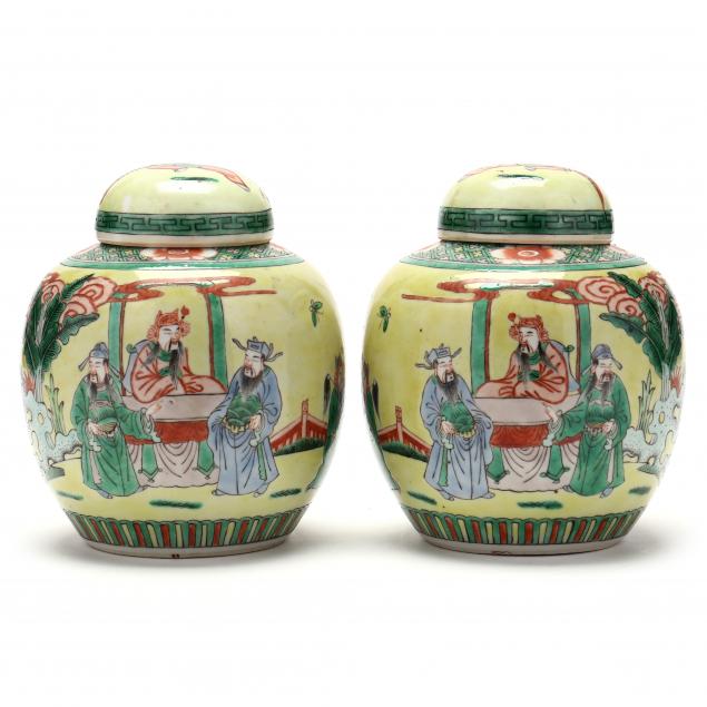 A PAIR OF CHINESE PORCELAIN FAMILLE