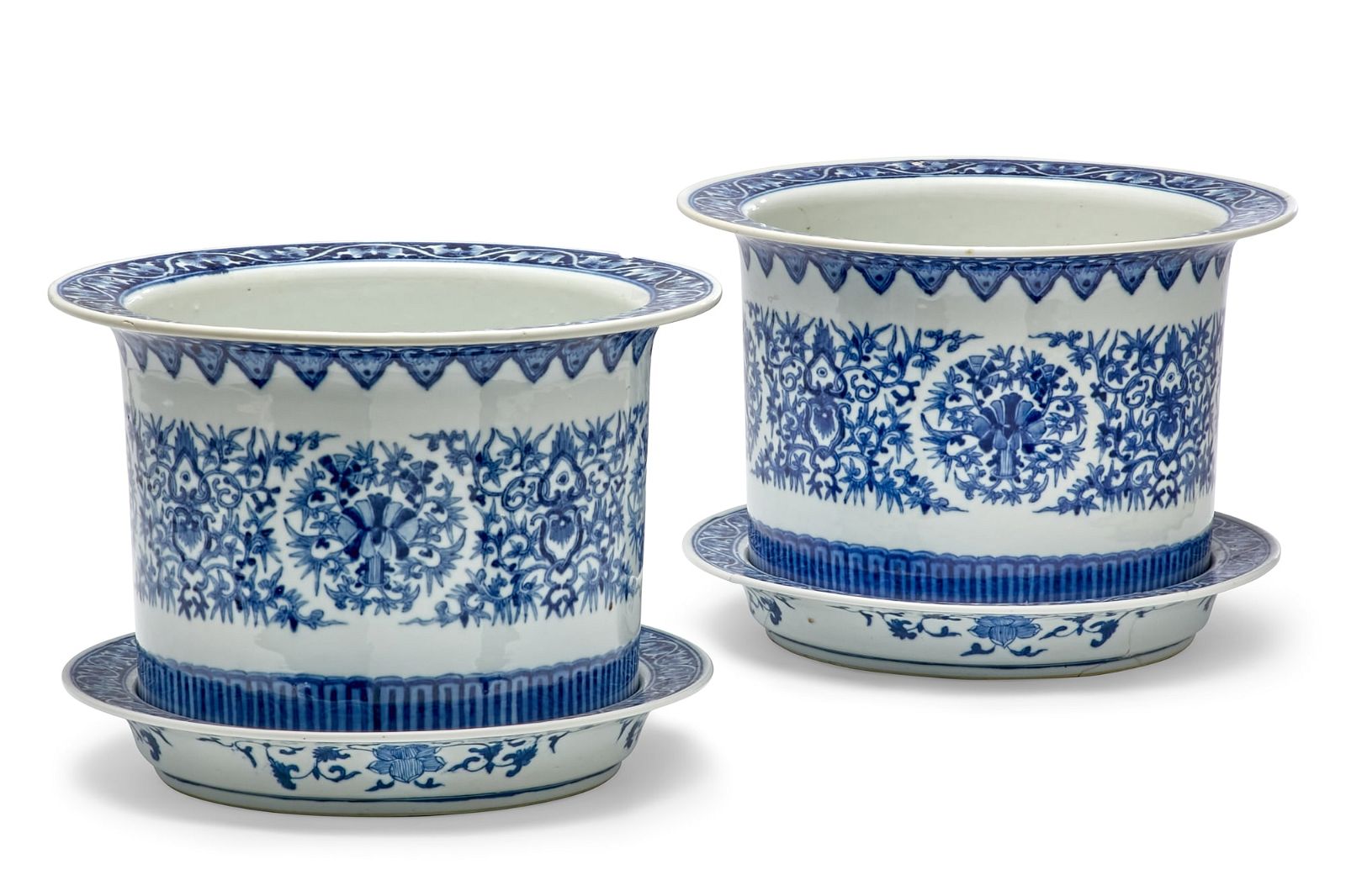 A PAIR OF CHINESE PORCELAIN