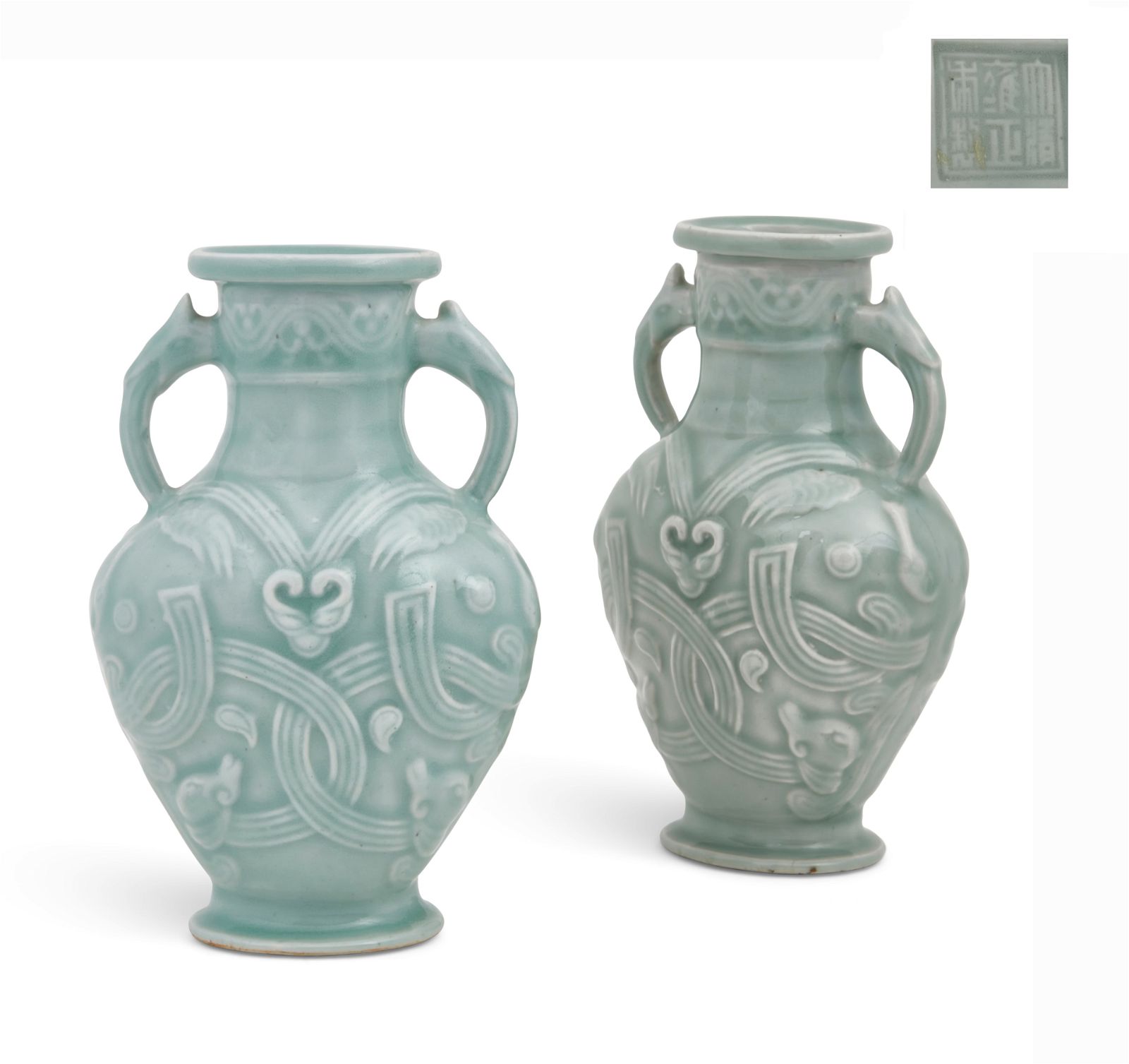A PAIR OF CHINESE PORCELAIN