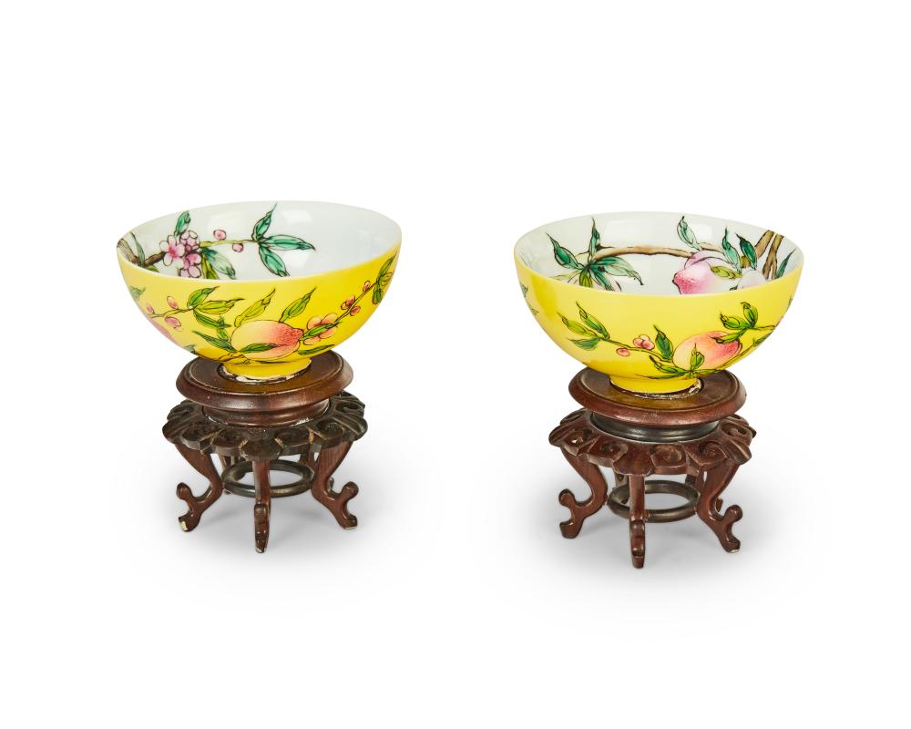 A PAIR OF CHINESE PORCELAIN PEACH