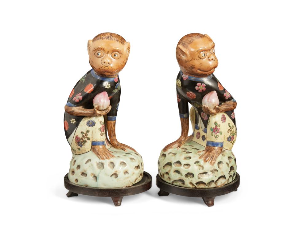A PAIR OF CHINESE PORCELAIN