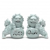 A PAIR OF CHINESE PORCELAIN FO