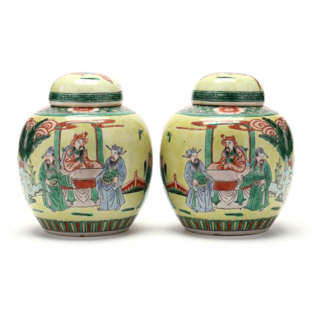 A PAIR OF CHINESE PORCELAIN FAMILLE