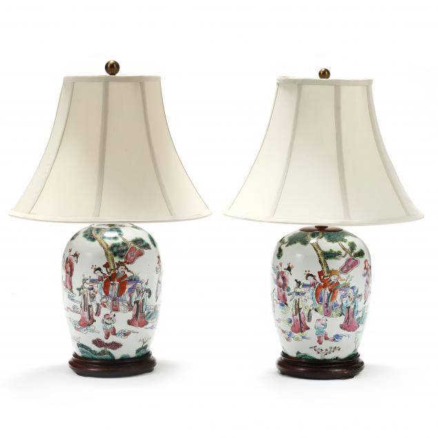 A PAIR OF CHINESE PORCELAIN