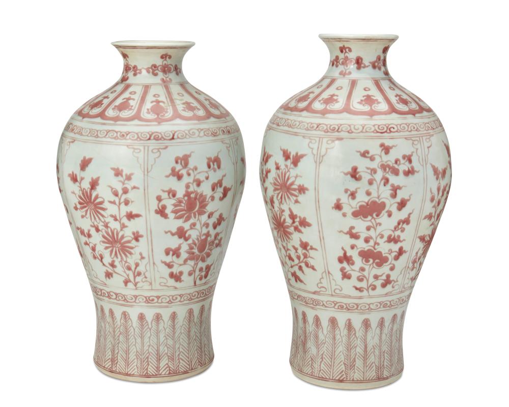 A PAIR OF CHINESE RED AND WHITE