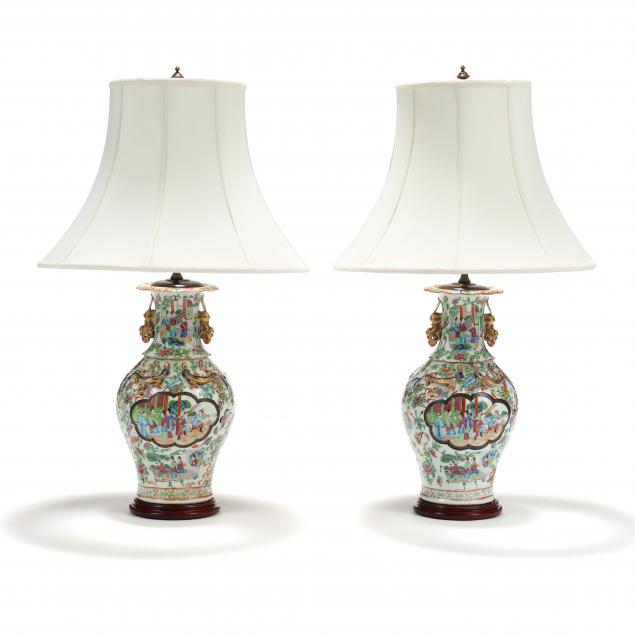 A PAIR OF CHINESE ROSE MEDALLION