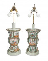 A PAIR OF CHINESE ROSE MEDALLI