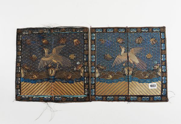 A PAIR OF CHINESE SILK