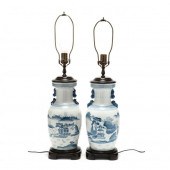 A PAIR OF CHINESE STYLE BLUE A