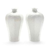 A PAIR OF CHINESE WHITE GLAZED