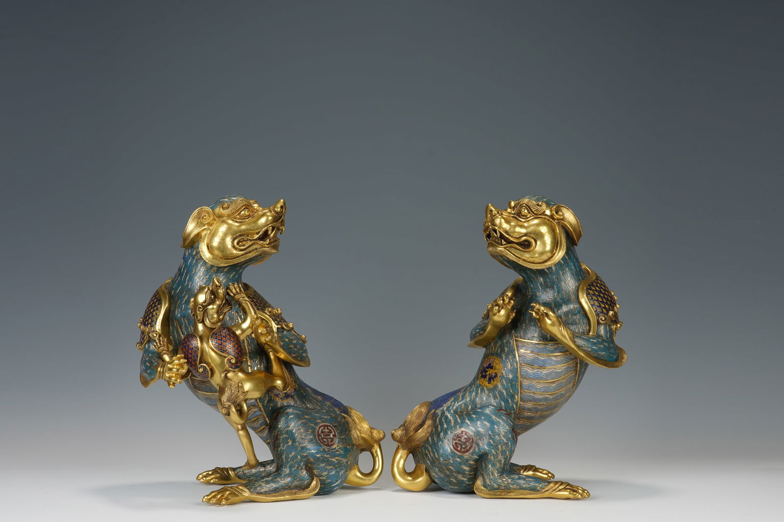 A PAIR OF CLOISONNE AUSPICIOUS
