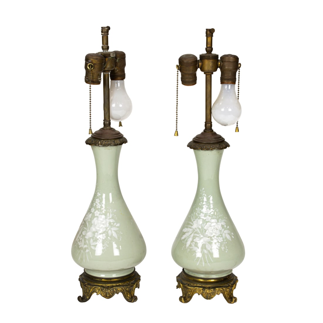 A PAIR OF CONTINENTAL PORCELAIN