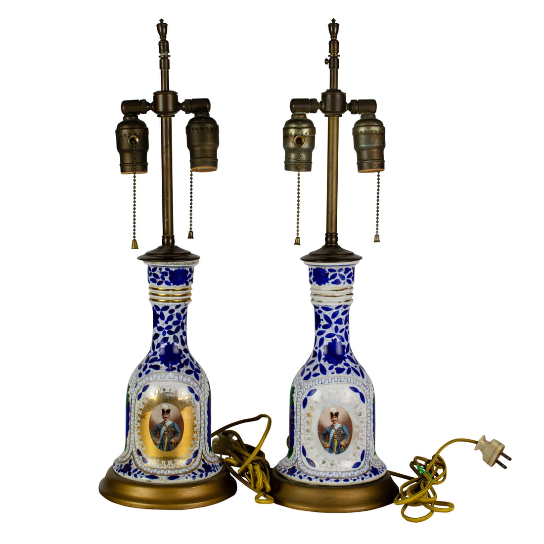 A PAIR OF CONTINENTAL PORCELAIN