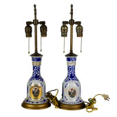 A PAIR OF CONTINENTAL PORCELAI