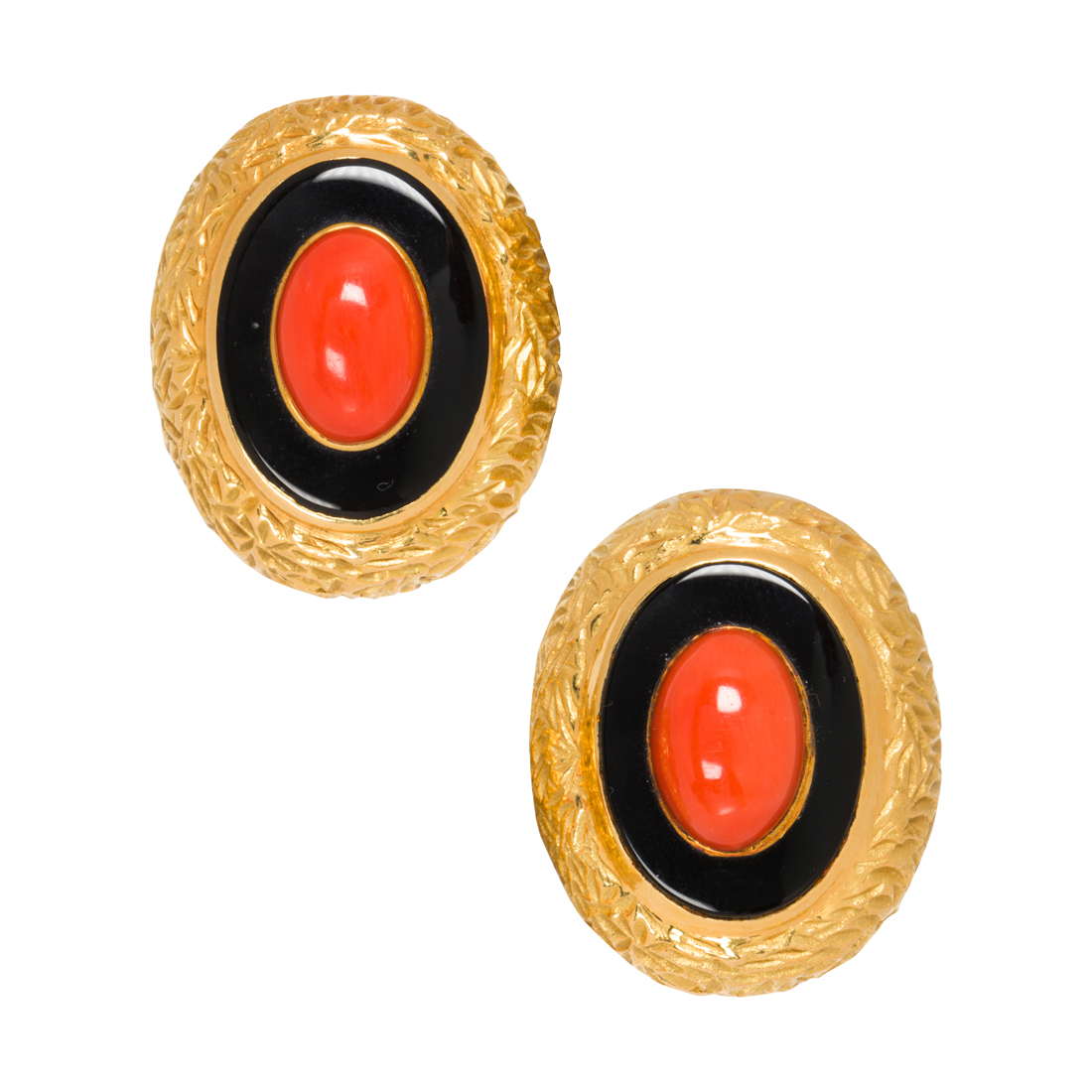 A PAIR OF CORAL, BLACK CHALCEDONY