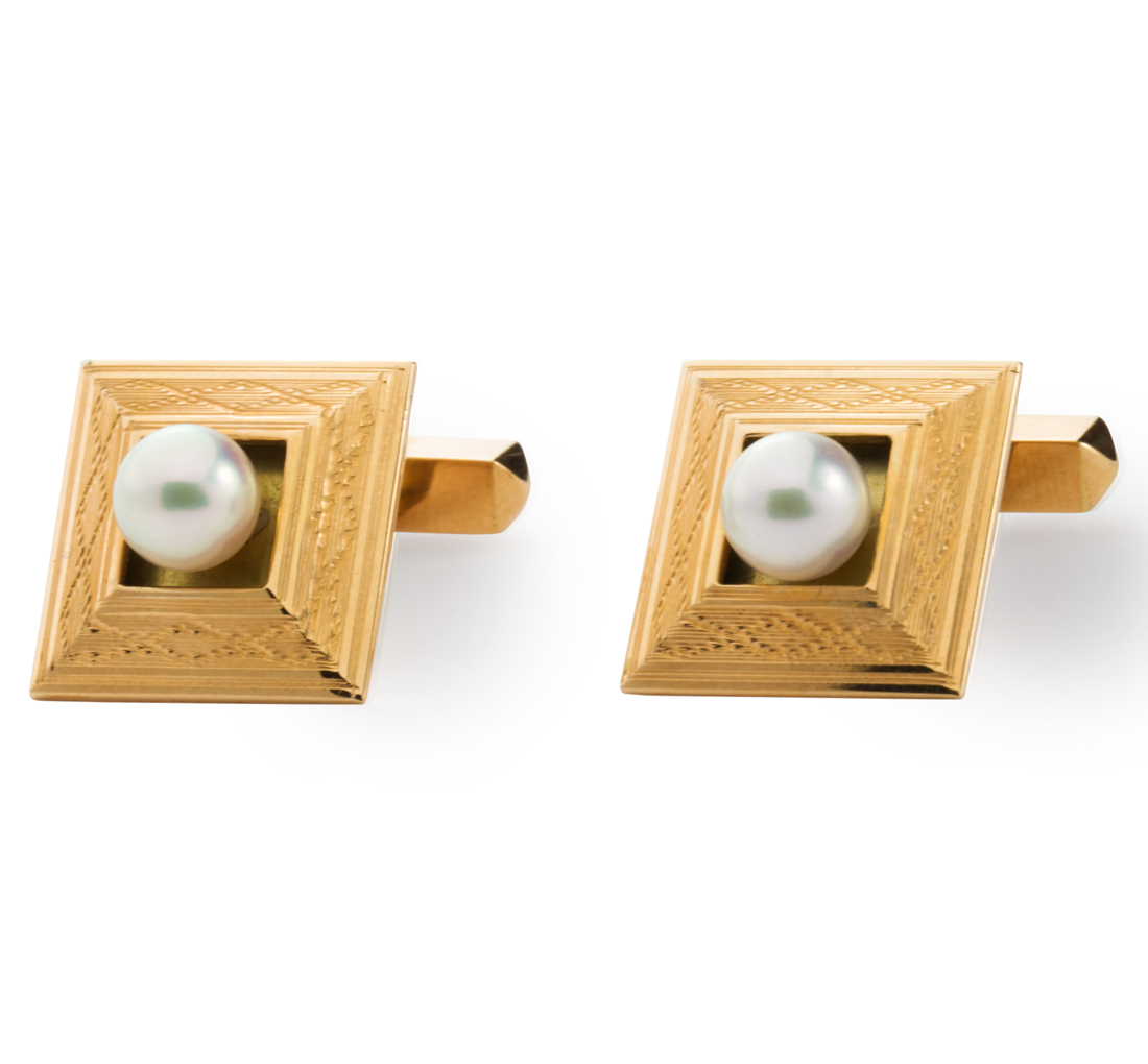 A PAIR OF CULTURED PEARL AND
