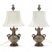 A PAIR OF DECORATIVE PORCELAIN