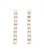 A PAIR OF DIAMOND DROP EARRING