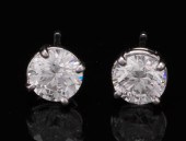 A Pair of Diamond Stud Earring
