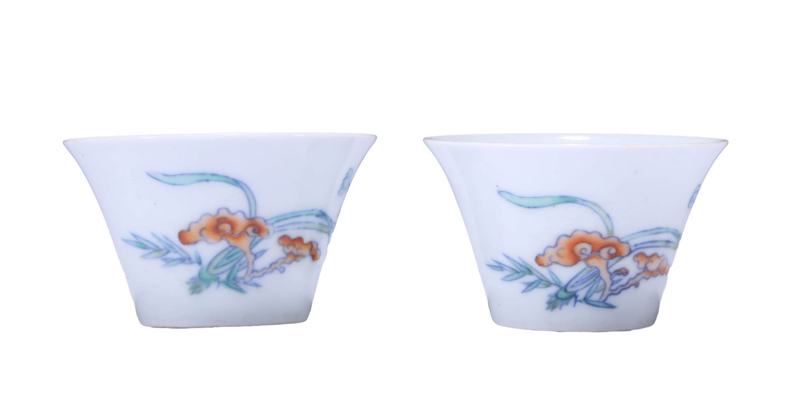 A PAIR OF DOUCAI 'FLORAL' WINE