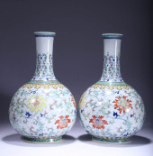 A PAIR OF DOUCAI 'FLORAL' VASE