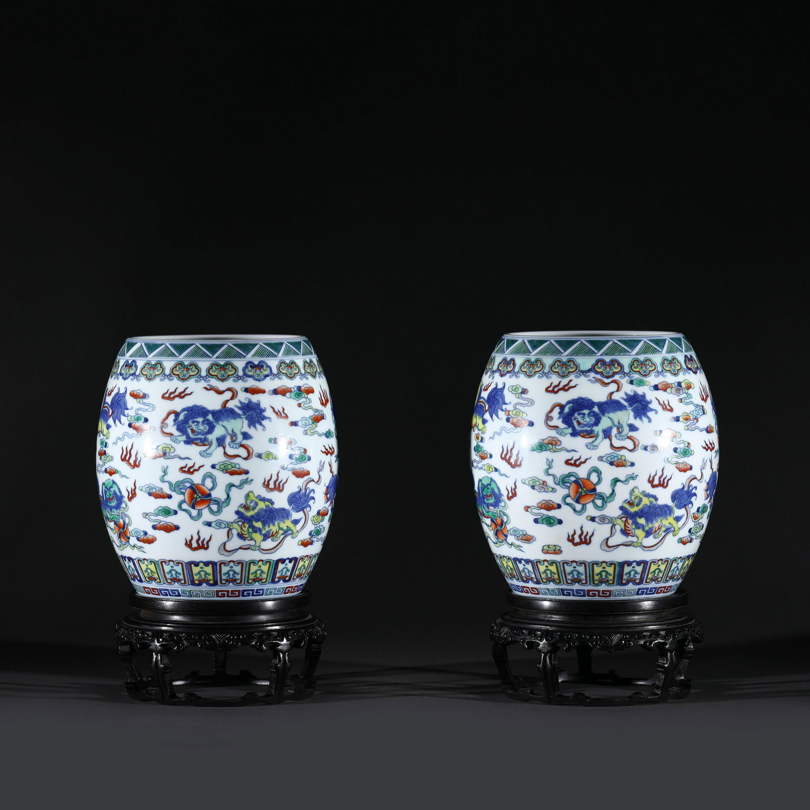 A PAIR OF DOUCAI PORCELAIN