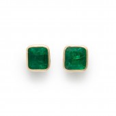 A PAIR OF EMERALD AND FOURTEEN