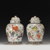 A PAIR OF FAMILLE ROSE PORCELA