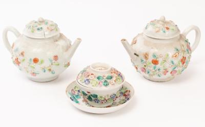 A pair of famille rose sprig