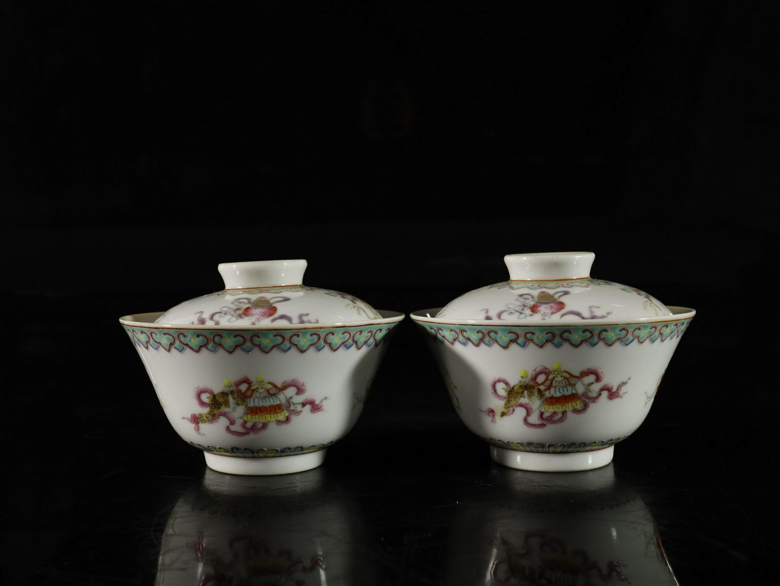 A PAIR OF FAMILLE-ROSE TEABOWLSA