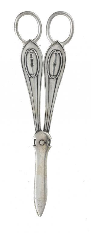 A PAIR OF GEORGE V GRAPE SHEARS