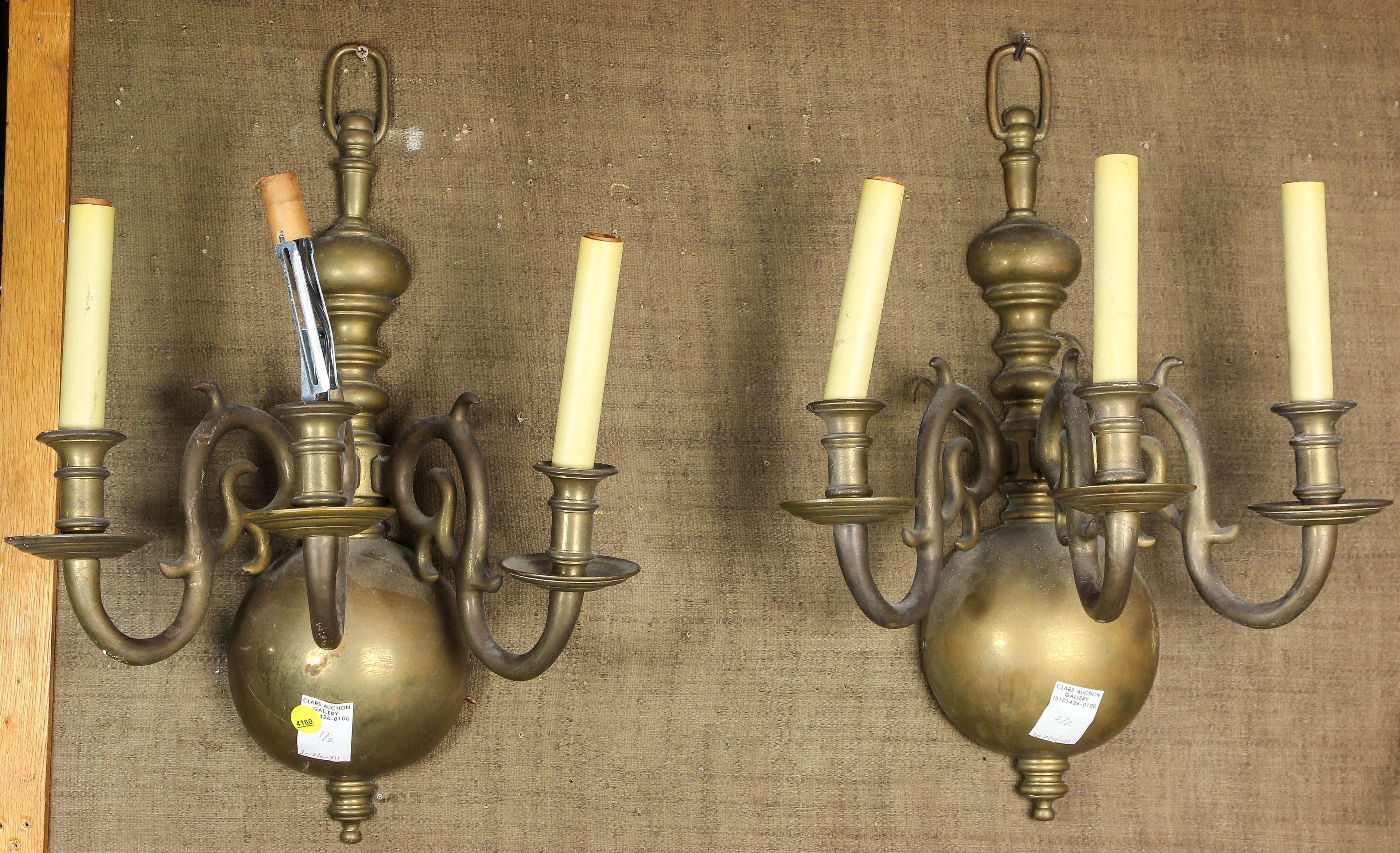 A PAIR OF GEORGIAN STYLE BRASS WALL
