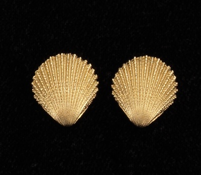 A Pair of Gold Shell Earrings 14k
