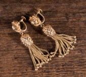 A PAIR OF GOLD TASSEL EARRINGS