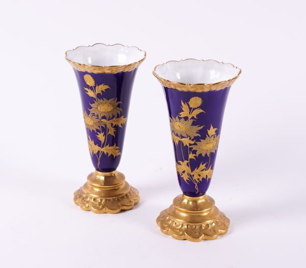 A PAIR OF GRAINGER'S WORCESTER