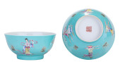 A PAIR OF-GREEN GROUND FAMILLE