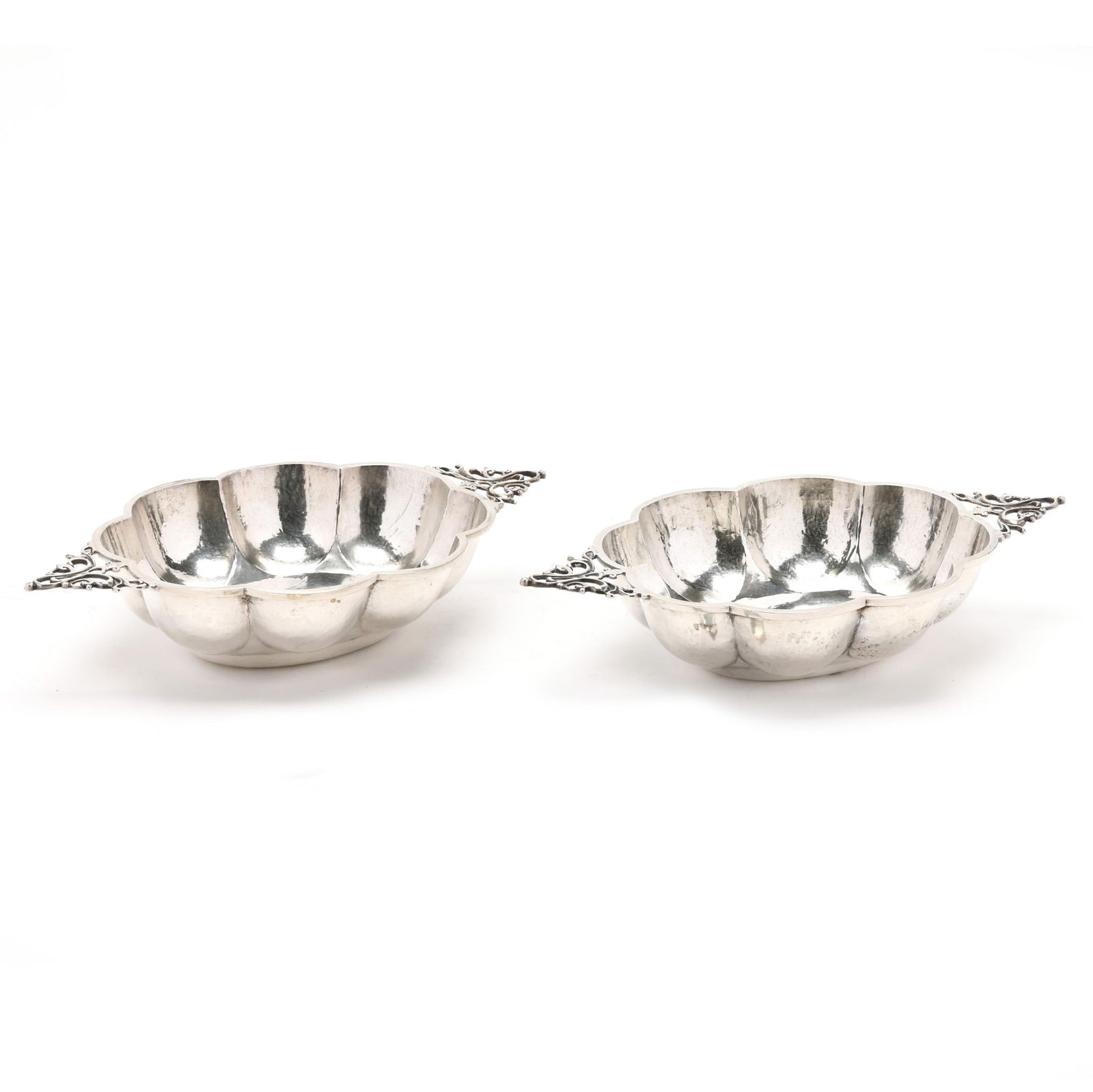 A PAIR OF HANAU SILVER BOWLSA