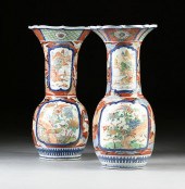 A PAIR OF IMARI CRANE MOTIF PO