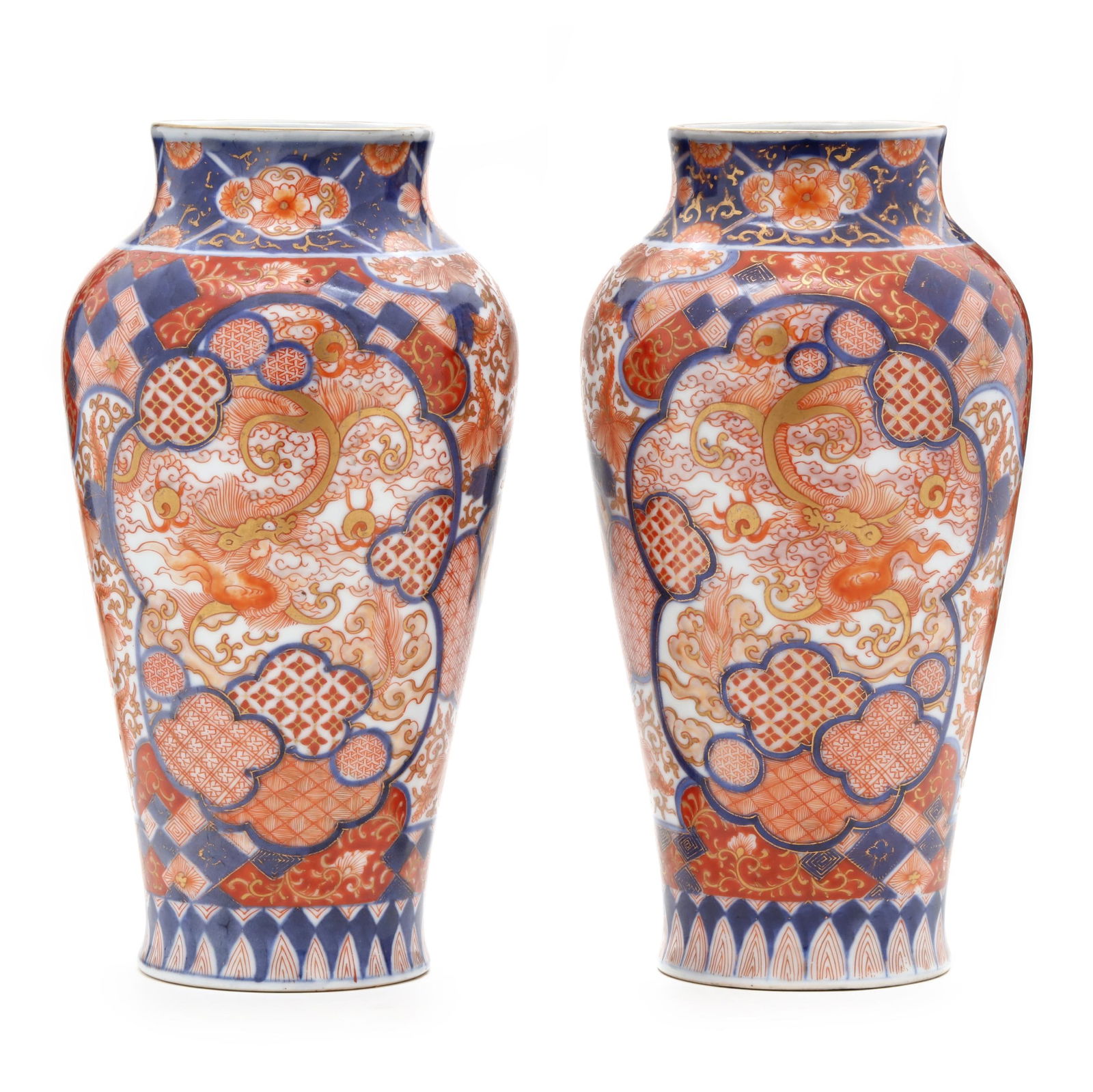 A PAIR OF JAPANESE IMARI