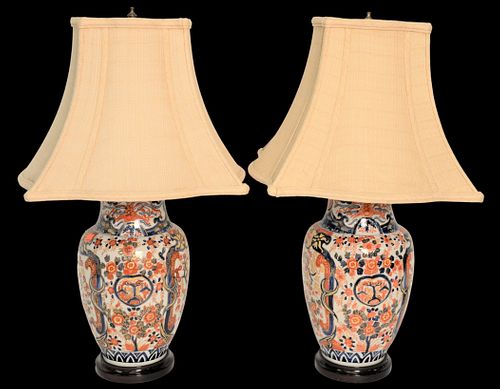 A PAIR OF JAPANESE IMARI