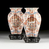 A PAIR OF JAPANESE IMARI PARCE