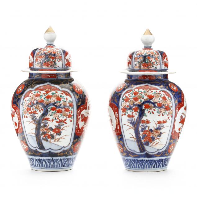 A PAIR OF JAPANESE IMARI JARS