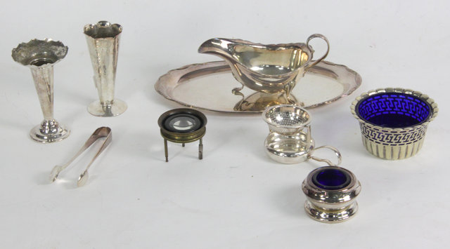 A pair of knife rests in the form