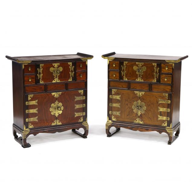 A PAIR OF KOREAN TANSU CHESTS