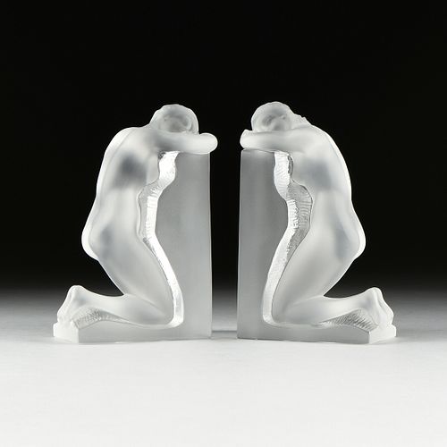 A PAIR OF LALIQUE FROSTED CRYSTAL