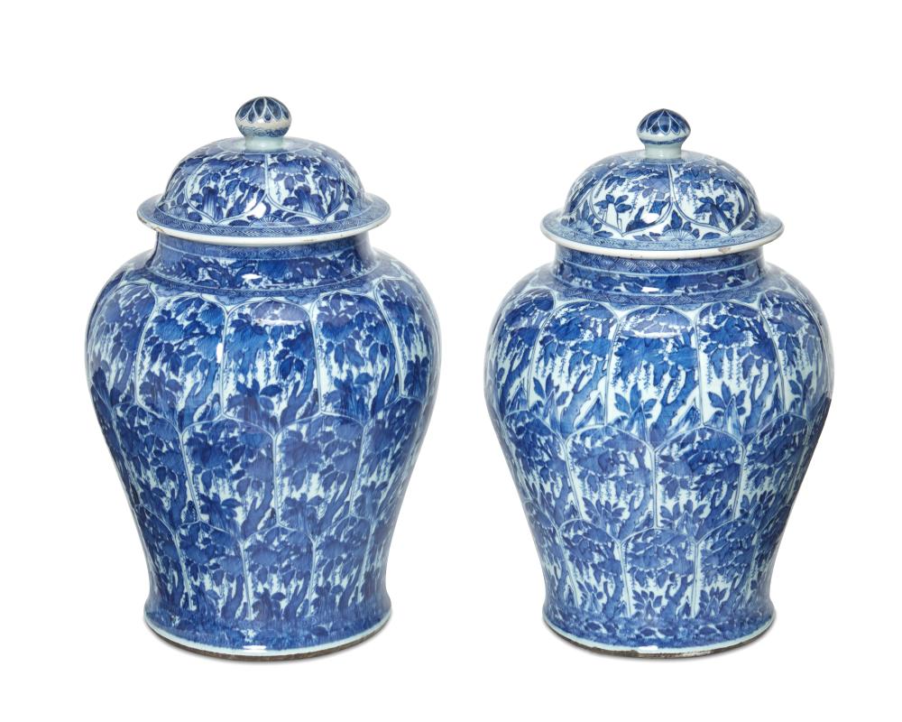 A PAIR OF LARGE CHINESE PORCELAIN