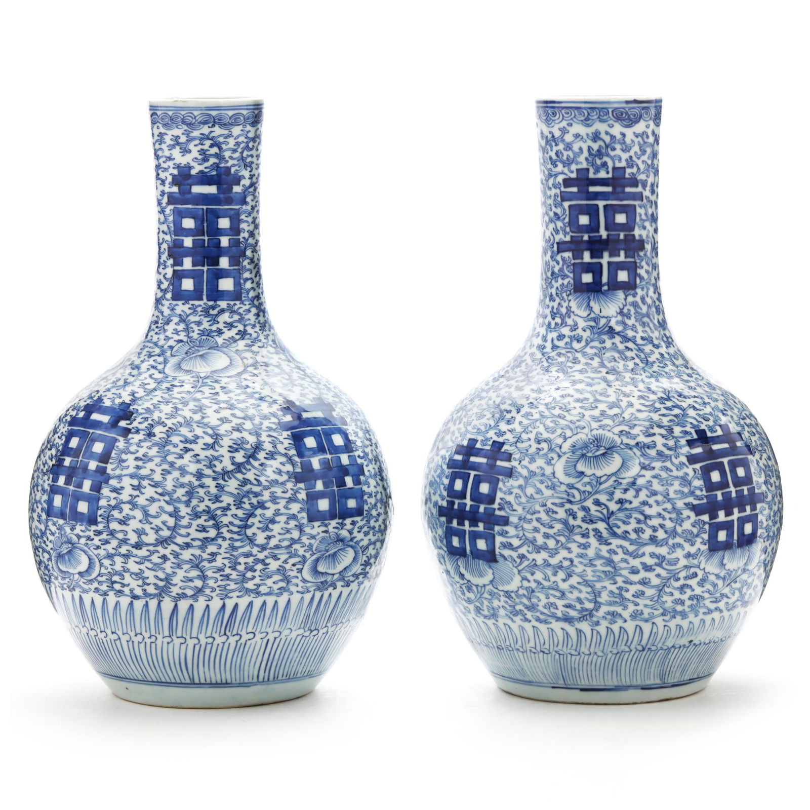 A PAIR OF LARGE CHINESE PORCELAIN