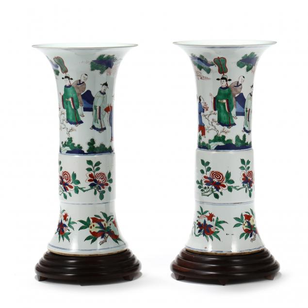A PAIR OF LARGE CHINESE FAMILLE