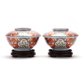 A PAIR OF LARGE JAPANESE IMARI