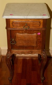 A PAIR OF LOUIS XV STYLE MARBL